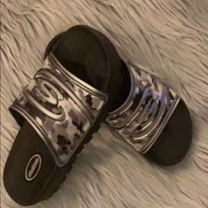 Purple Camouflage Print Slides